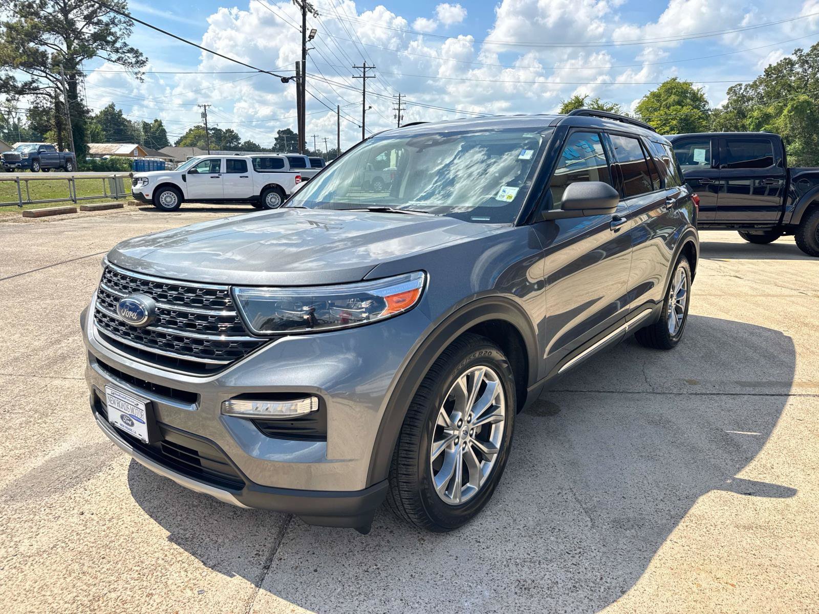 Certified 2022 Ford Explorer XLT w/ Equipment Group 202A RWD image 3