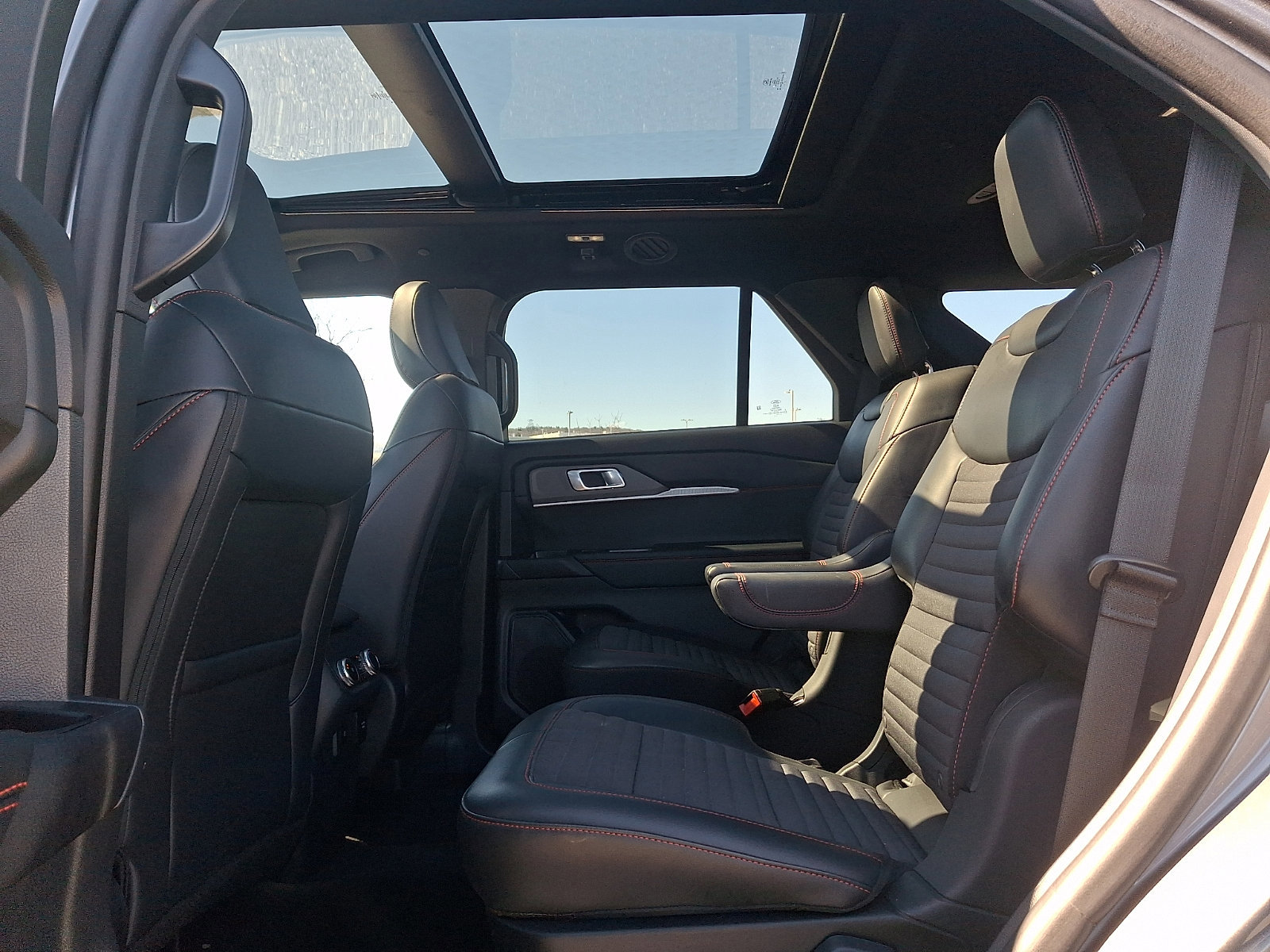 Certified 2025 Ford Explorer ST-Line w/ Premium Package image 10