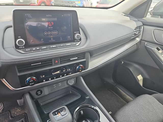 Used 2025 Nissan Rogue SV FWD image 22