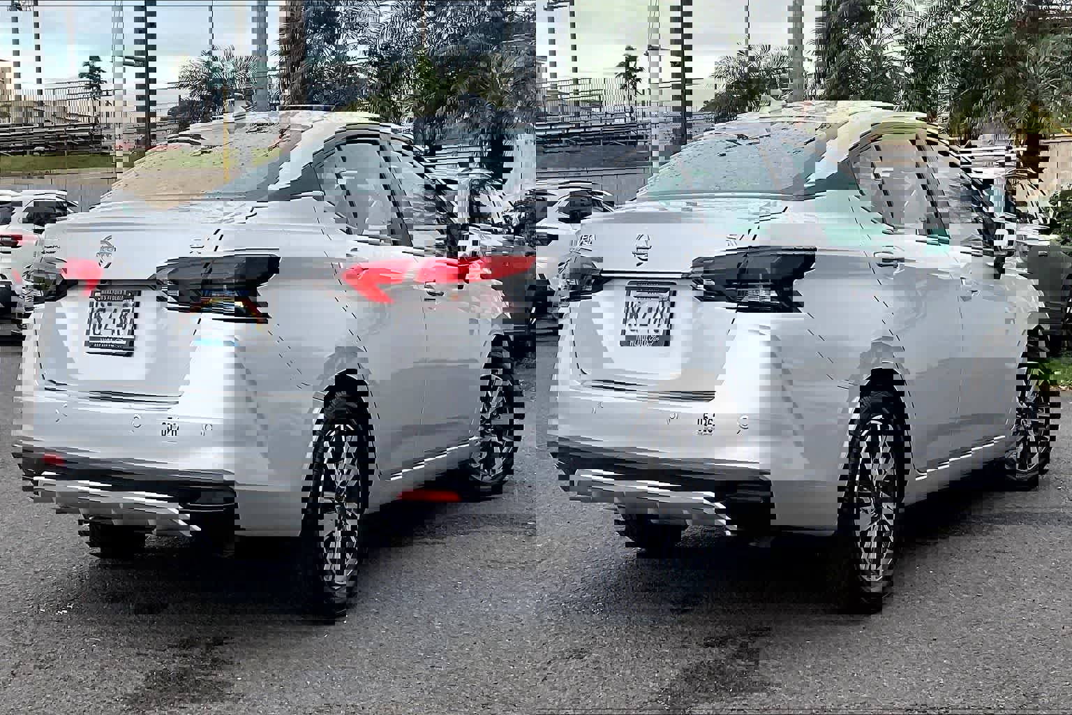 Used 2023 Nissan Versa SV image 3