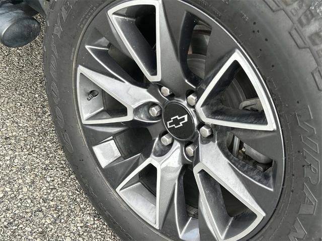 Used 2022 Chevrolet Suburban Z71 image 12