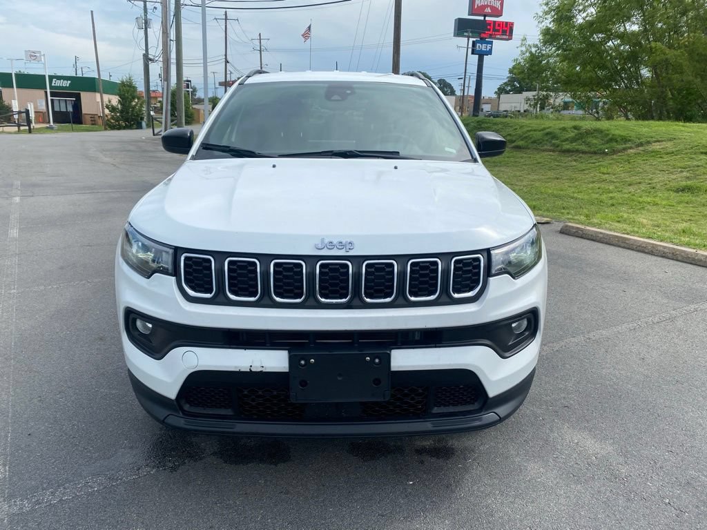 Used 2024 Jeep Compass Latitude AWD/4WD image 2