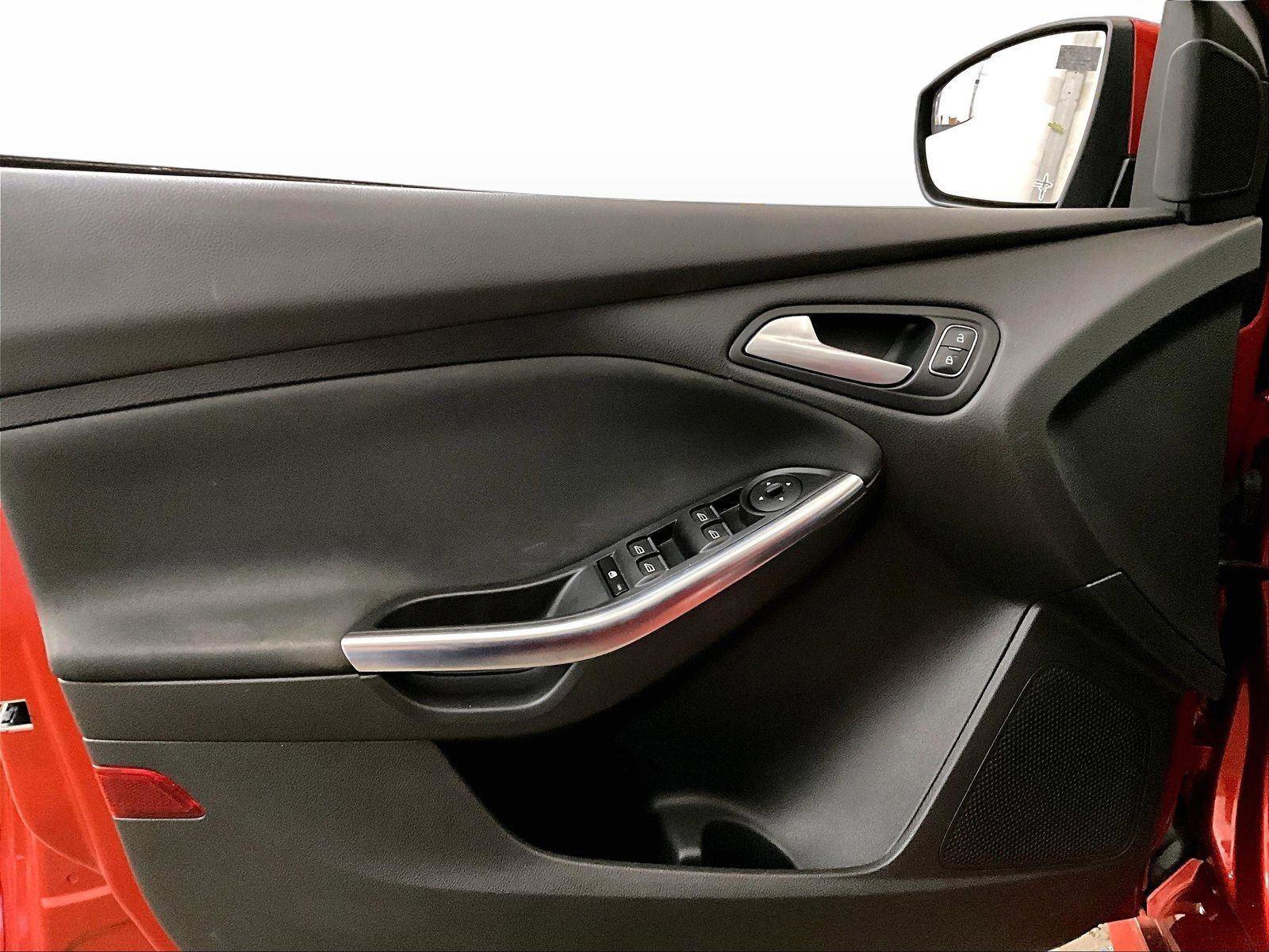 Certified 2018 Ford Focus ST FWD image 22