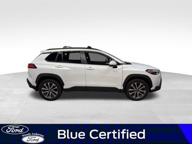 Used 2022 Toyota Corolla Cross XLE w/ Convenience Package FWD image 5