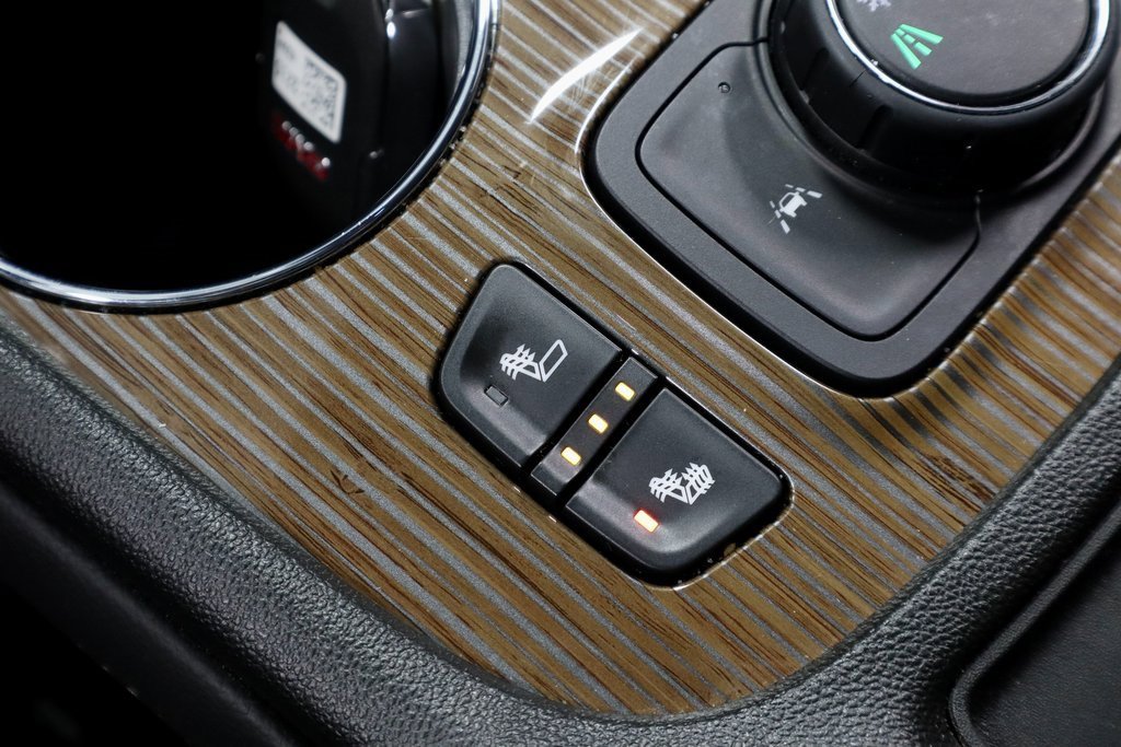 Used 2023 GMC Acadia SLE w/ Driver Convenience Package image 4