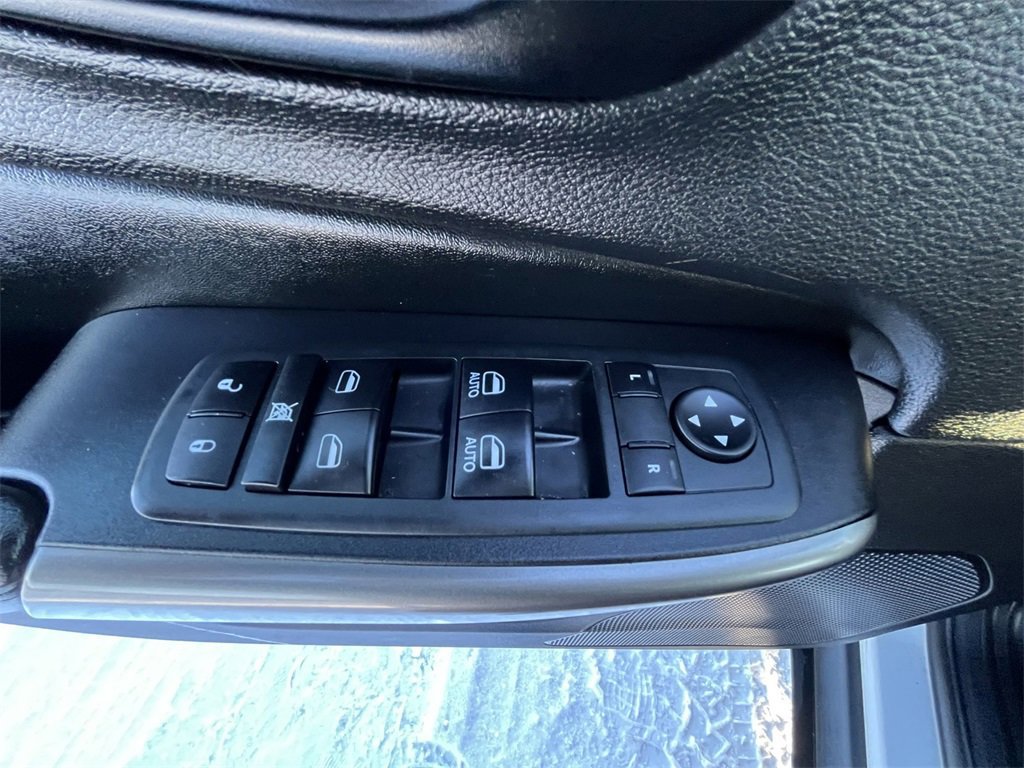 Used 2021 Jeep Cherokee Latitude Lux w/ Comfort/Convenience Group image 18