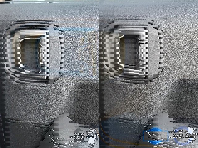 Used 2025 Jeep Wrangler Unlimited Sahara w/ Safety Group image 31