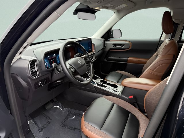 Certified 2025 Ford Bronco Sport Outer Banks w/ Outer Banks Tech Package+ AWD/4WD image 4