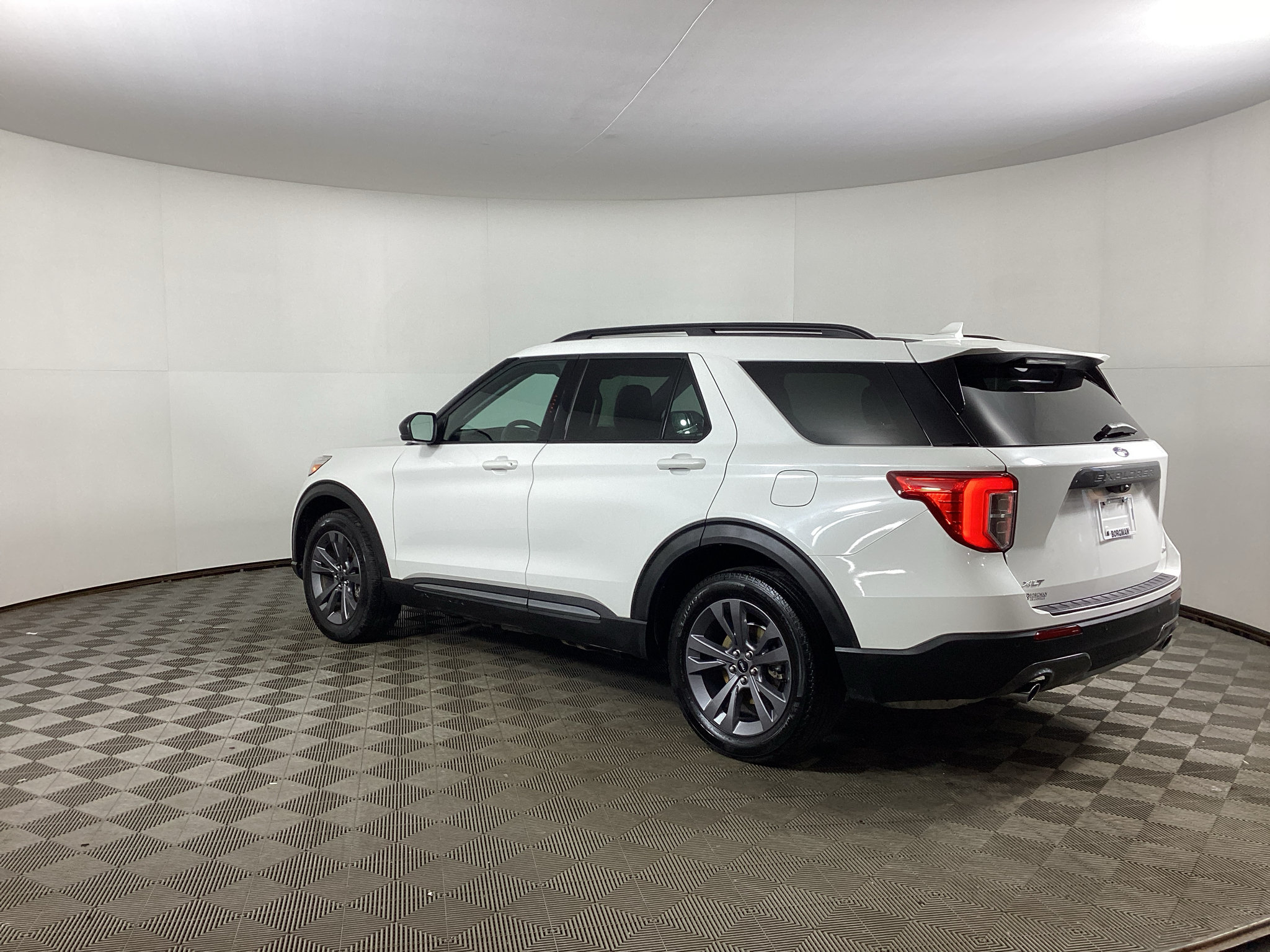 Certified 2024 Ford Explorer XLT w/ Equipment Group 202A AWD/4WD image 4