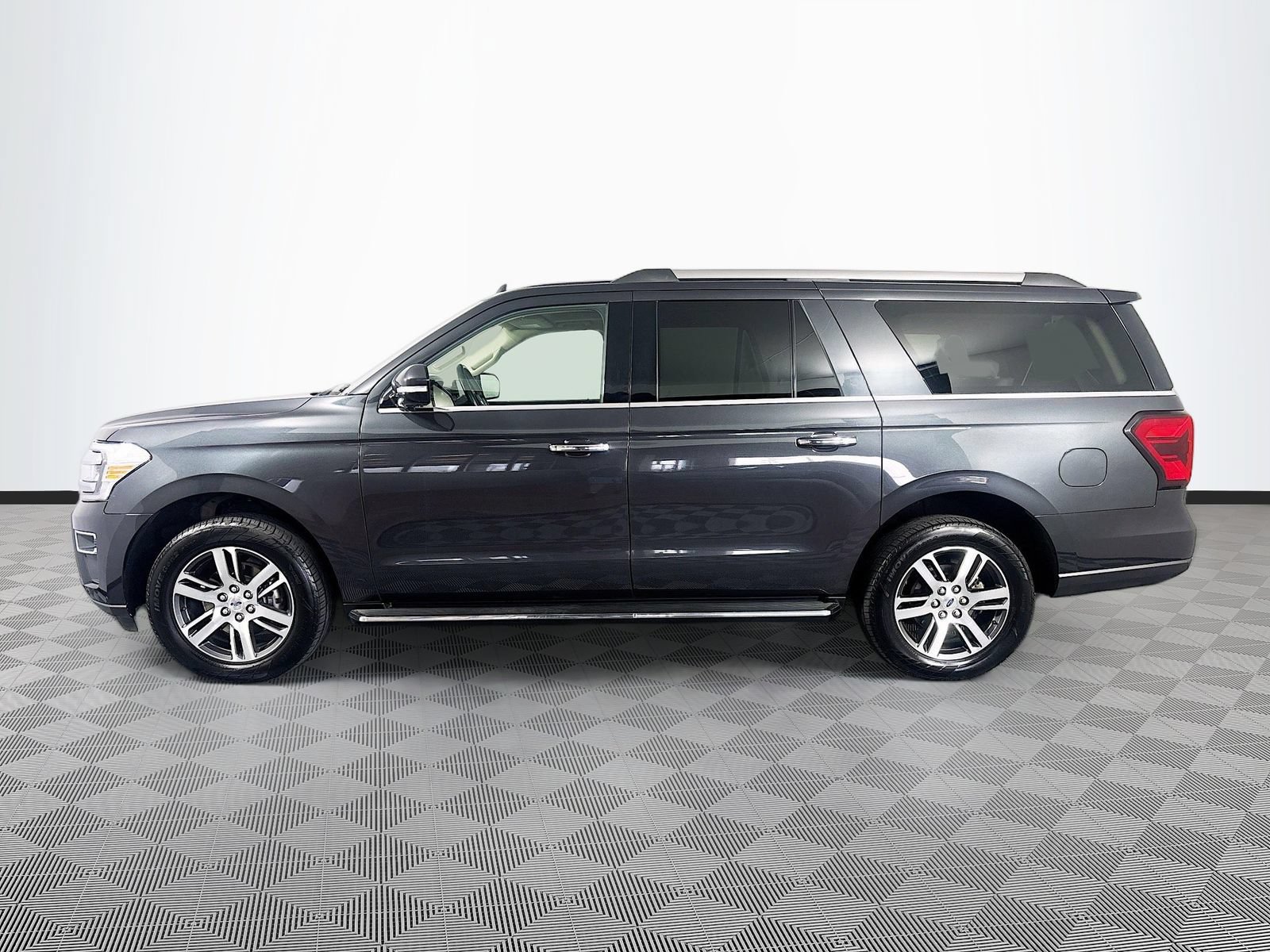 Certified 2023 Ford Expedition Max Limited RWD image 4