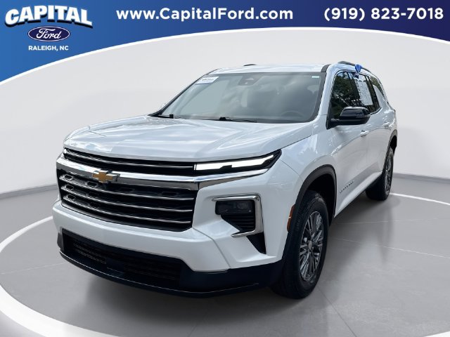 Used 2026 Chevrolet Traverse LT FWD image 1