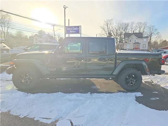 Used 2023 Jeep Gladiator Sport image 2