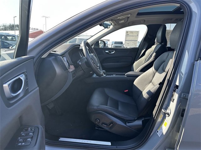 Used 2024 Volvo XC60 B5 Plus image 20