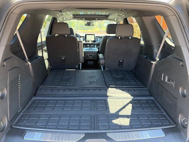 Used 2023 Chevrolet Tahoe Z71 w/ Luxury Package AWD/4WD image 19