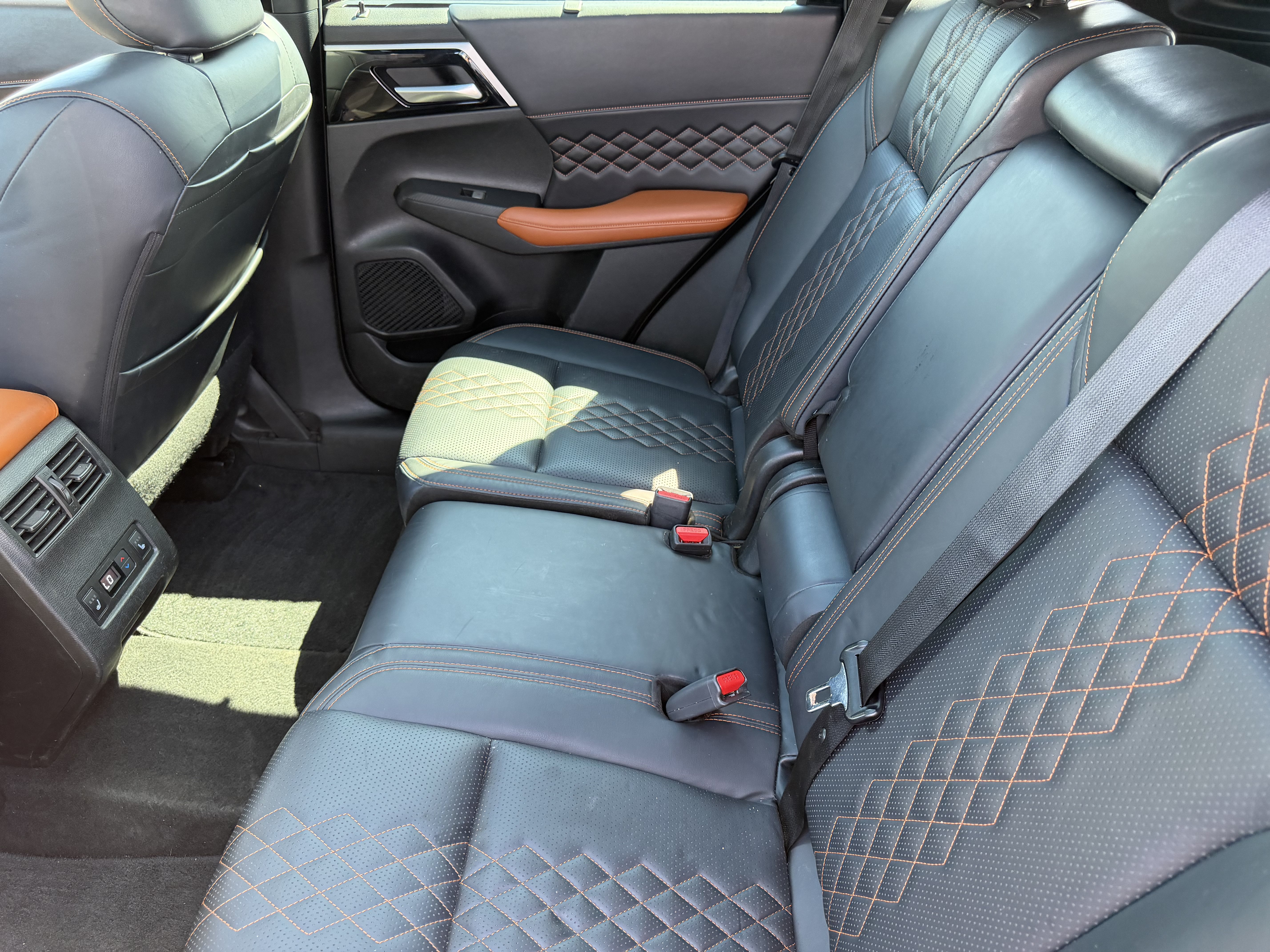 Used 2023 Mitsubishi Outlander AWD image 11