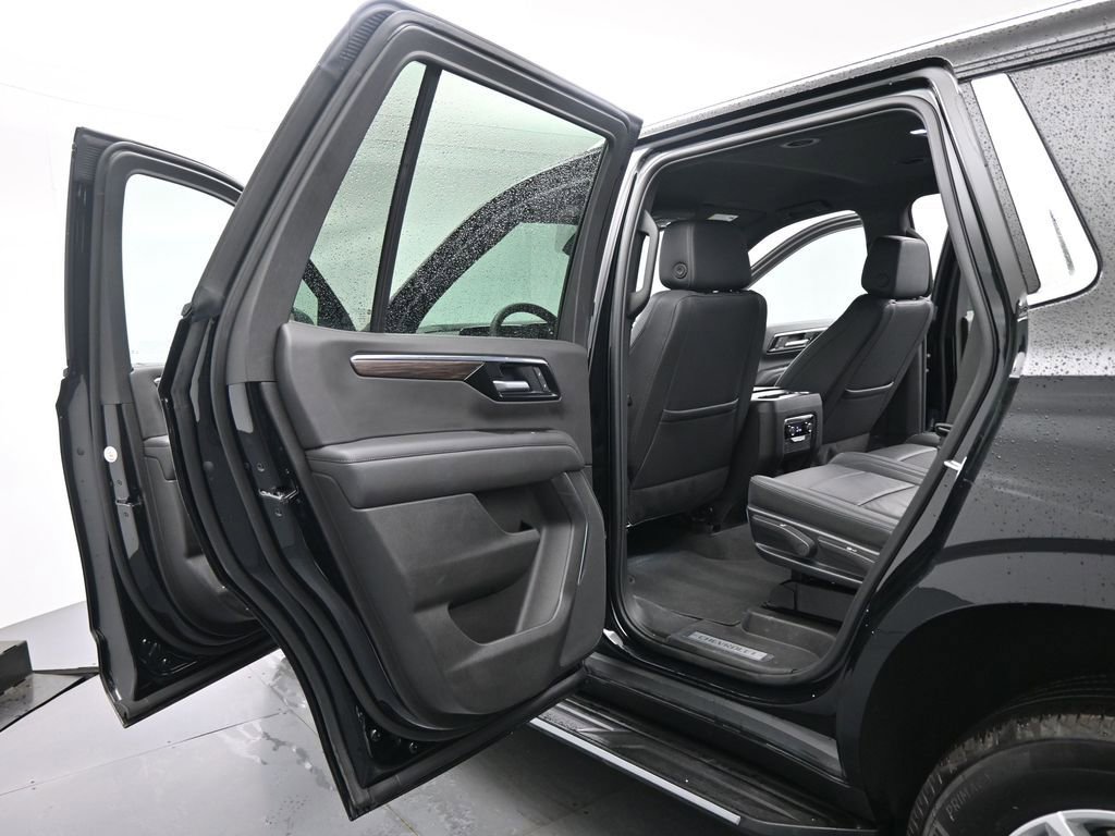 Used 2025 Chevrolet Tahoe LT image 17