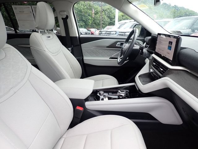 Certified 2025 Ford Explorer Platinum w/ LUX Leather Package AWD/4WD image 11