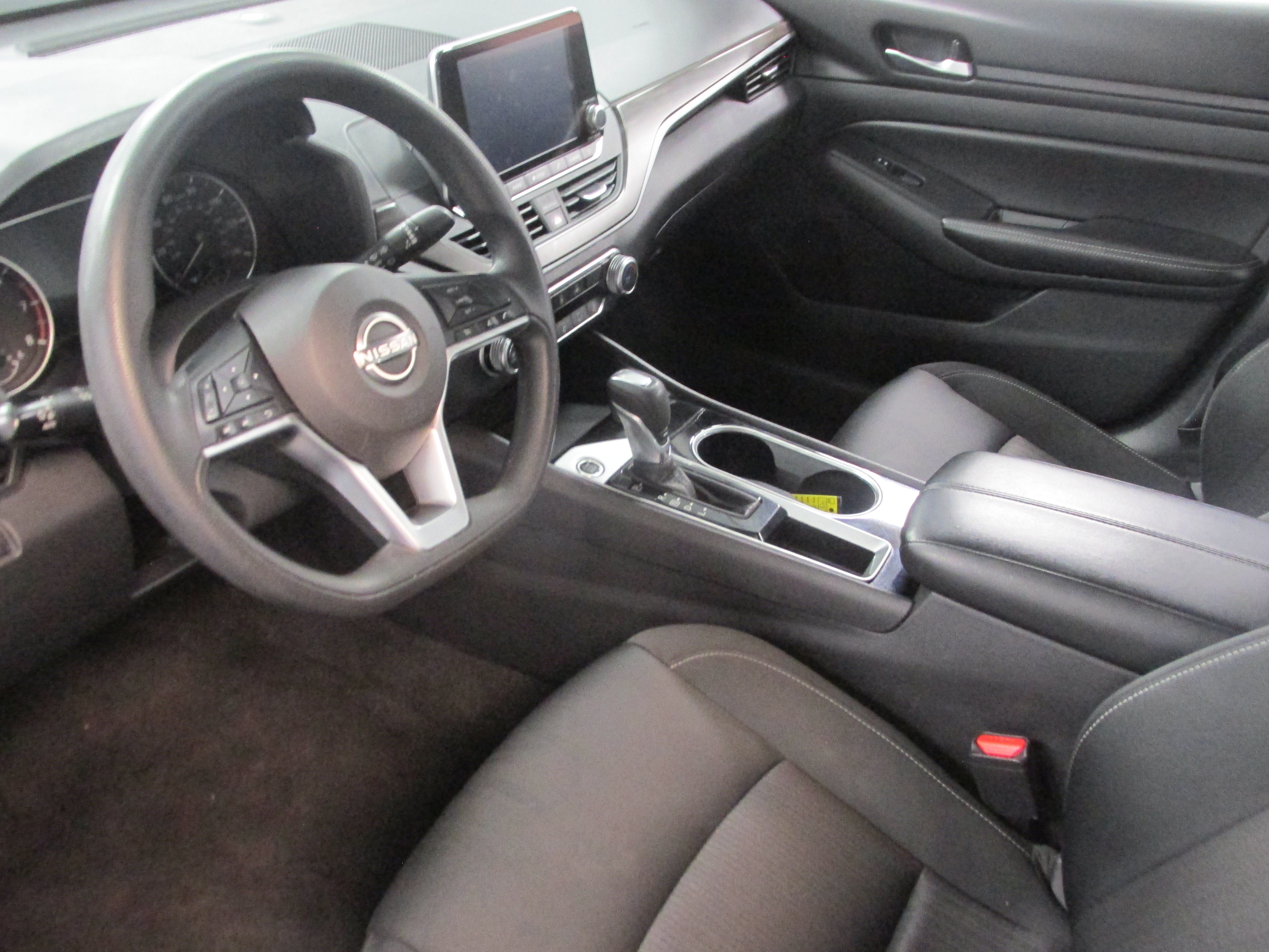 Used 2024 Nissan Altima 2.5 SV FWD image 25