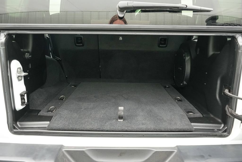 Used 2020 Jeep Wrangler Unlimited Sahara image 22