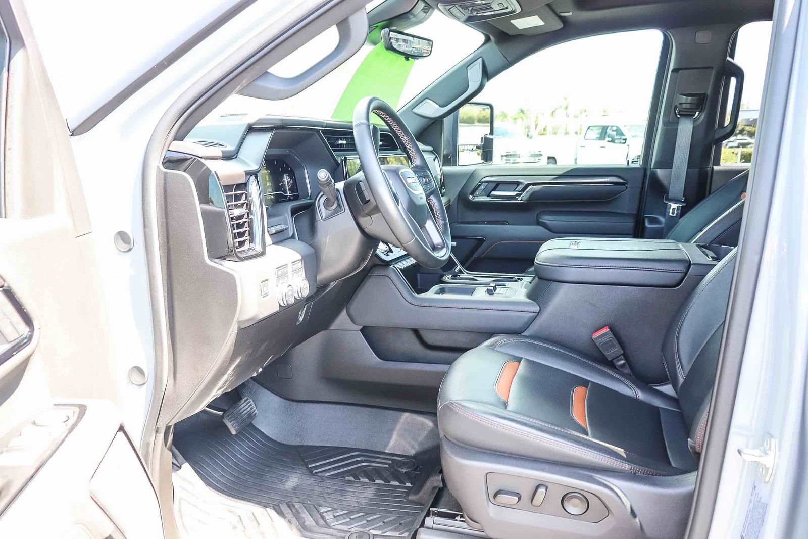 Used 2025 GMC Sierra 2500 AT4 w/ AT4 Premium Plus Package AWD/4WD image 18