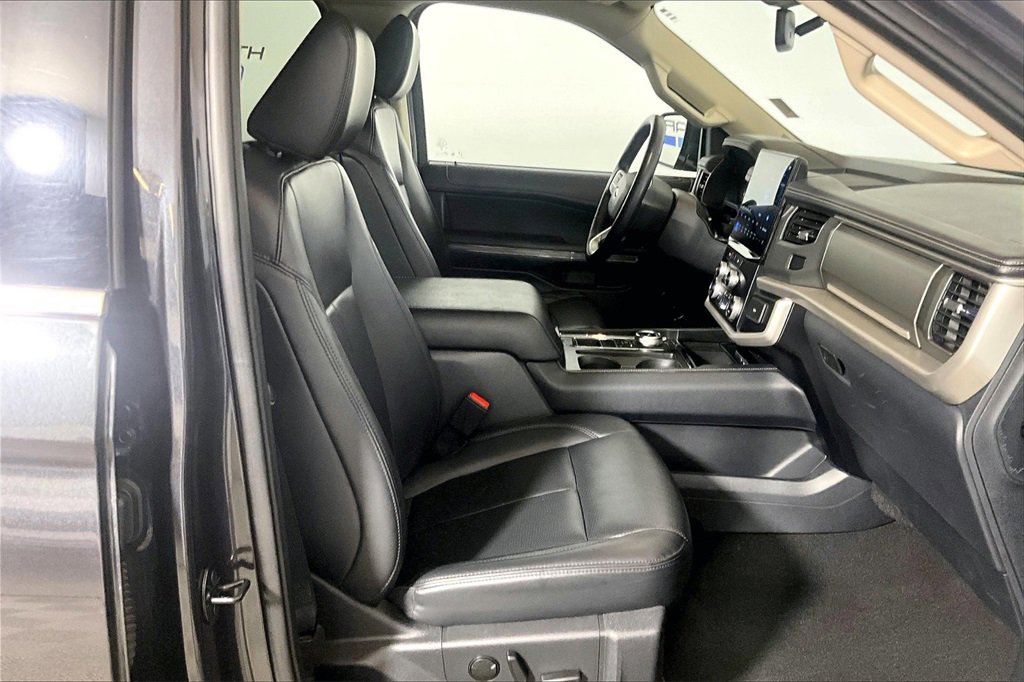 Certified 2024 Ford Expedition XLT image 7