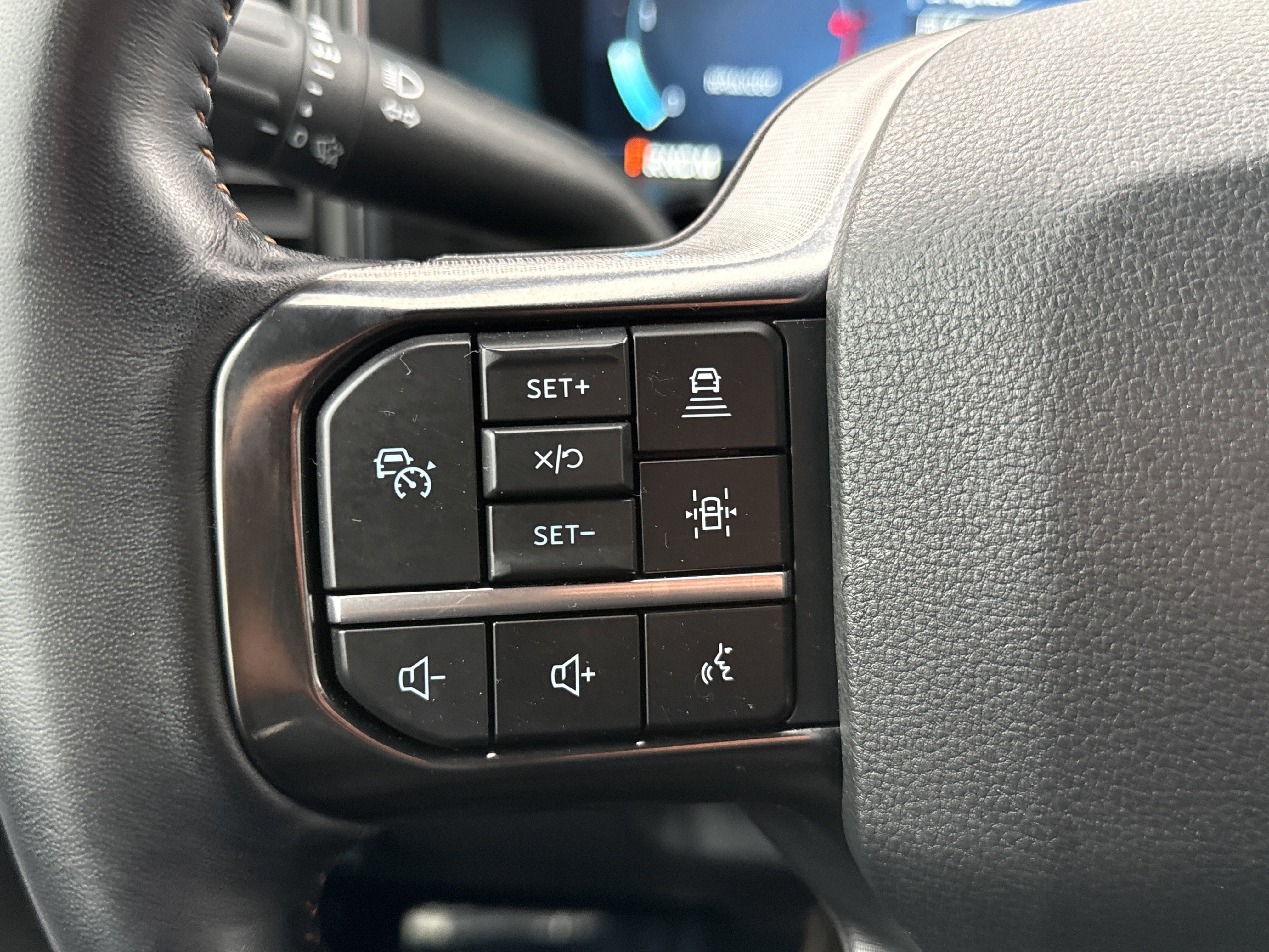 Certified 2023 Ford F350 Platinum w/ FX4 Off-Road Package image 19