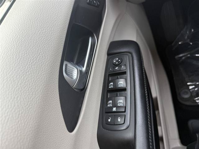Used 2018 Chrysler Pacifica Limited FWD image 13