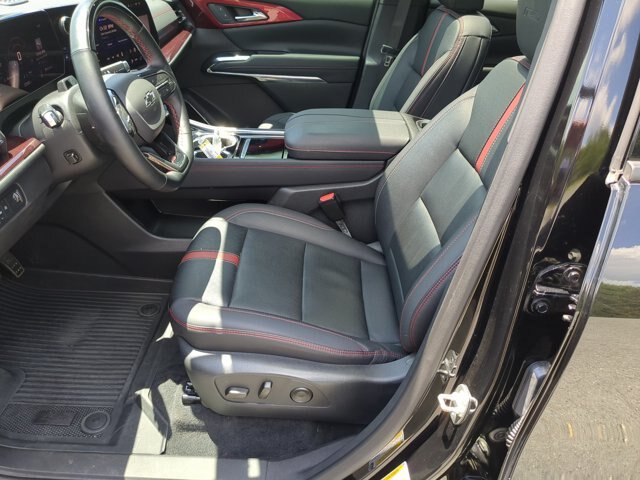 Used 2024 Chevrolet Traverse RS FWD image 16