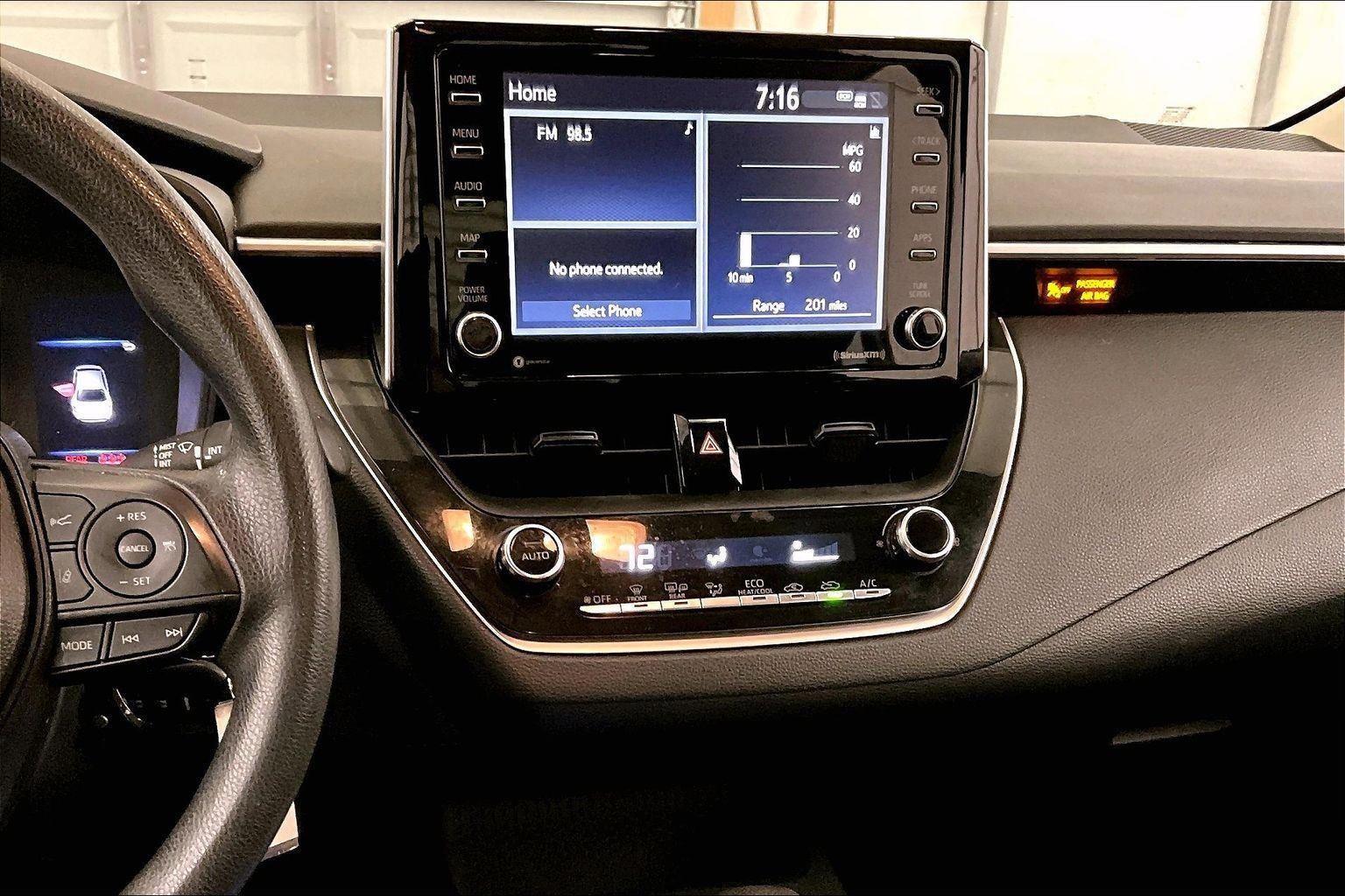 Used 2021 Toyota Corolla LE image 6