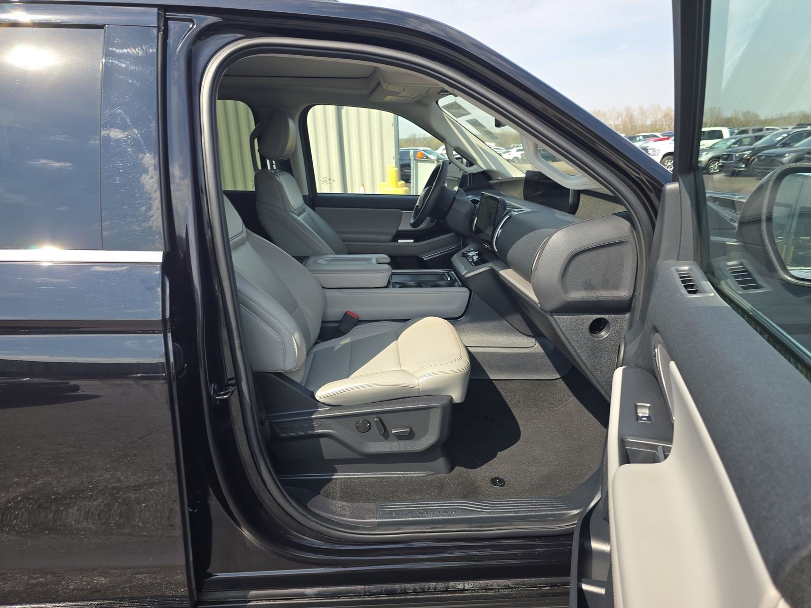 Certified 2025 Ford Expedition Max Active AWD/4WD image 18