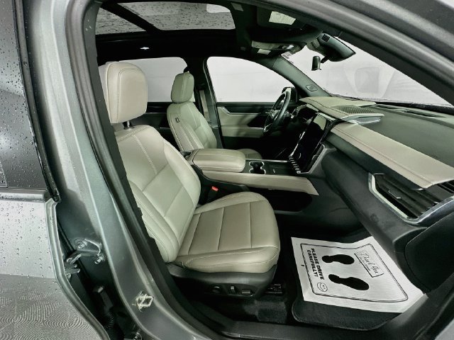 Used 2026 GMC Acadia Elevation w/ Elevation Premium Package FWD image 37