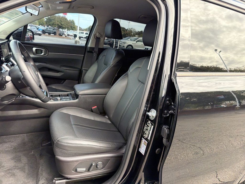 Used 2022 Kia Sorento S FWD image 11