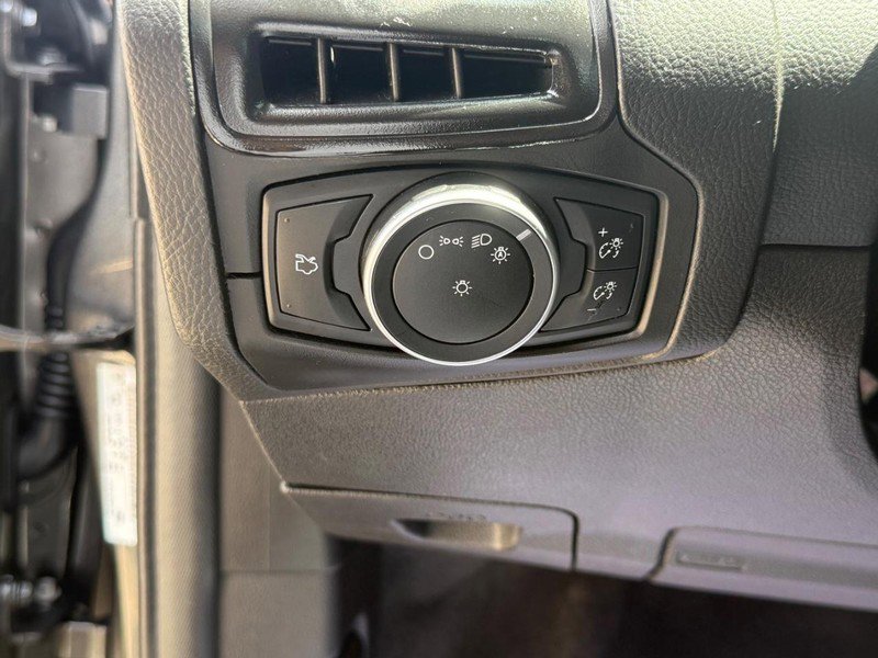 Certified 2018 Ford Focus SE FWD image 24