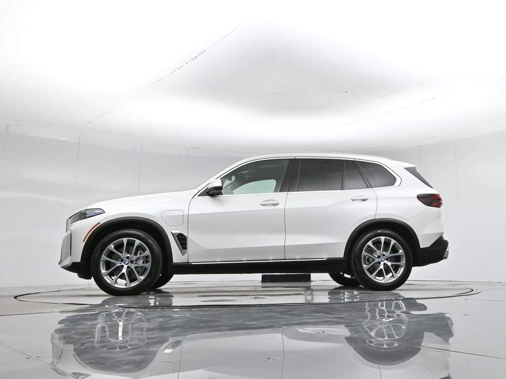 Used 2025 BMW X5 xDrive50e image 6