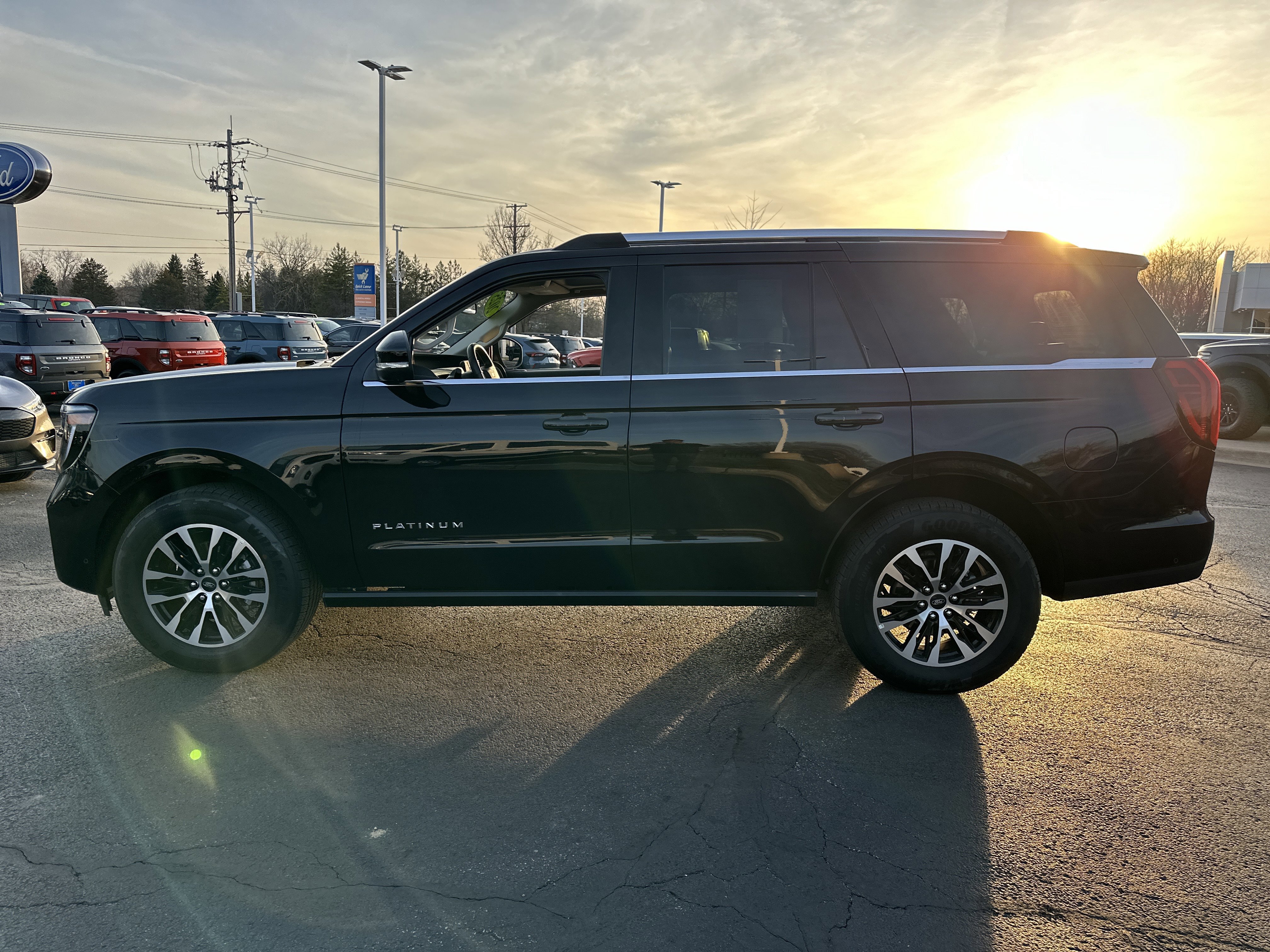 Certified 2025 Ford Expedition Platinum image 6