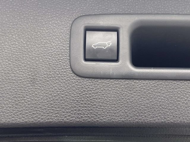Used 2020 Toyota Highlander XLE FWD image 11