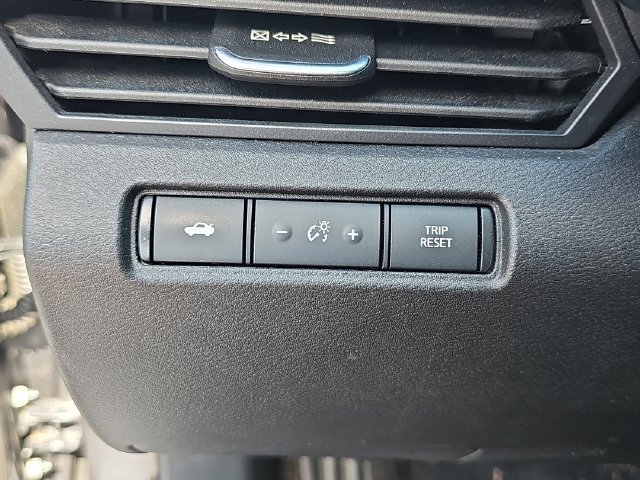 Used 2024 Nissan Altima 2.5 SV FWD image 25