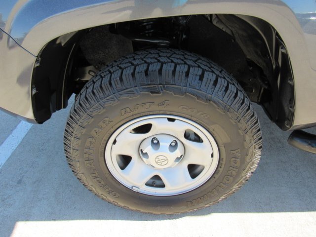 Used 2021 Toyota Tacoma SR AWD/4WD image 13