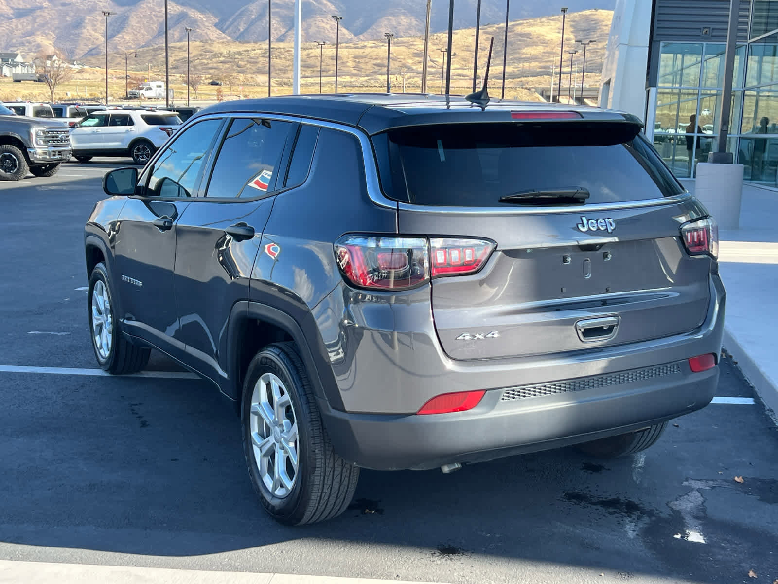 Used 2024 Jeep Compass Sport image 10