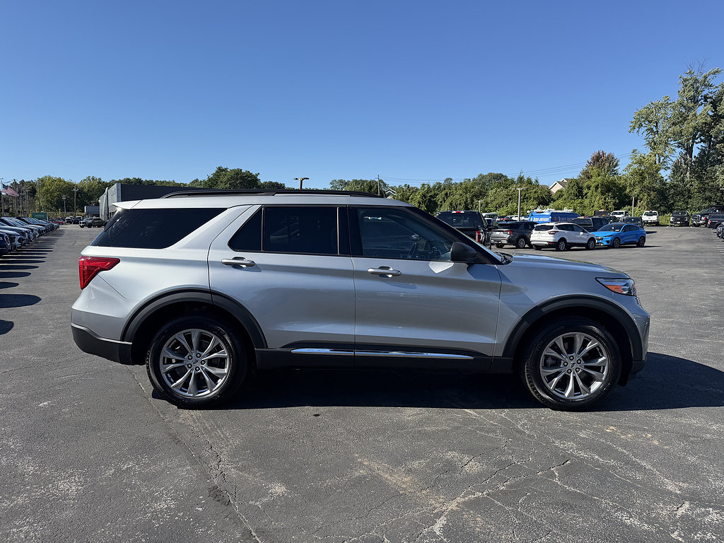 Certified 2023 Ford Explorer XLT w/ Equipment Group 202A AWD/4WD image 8