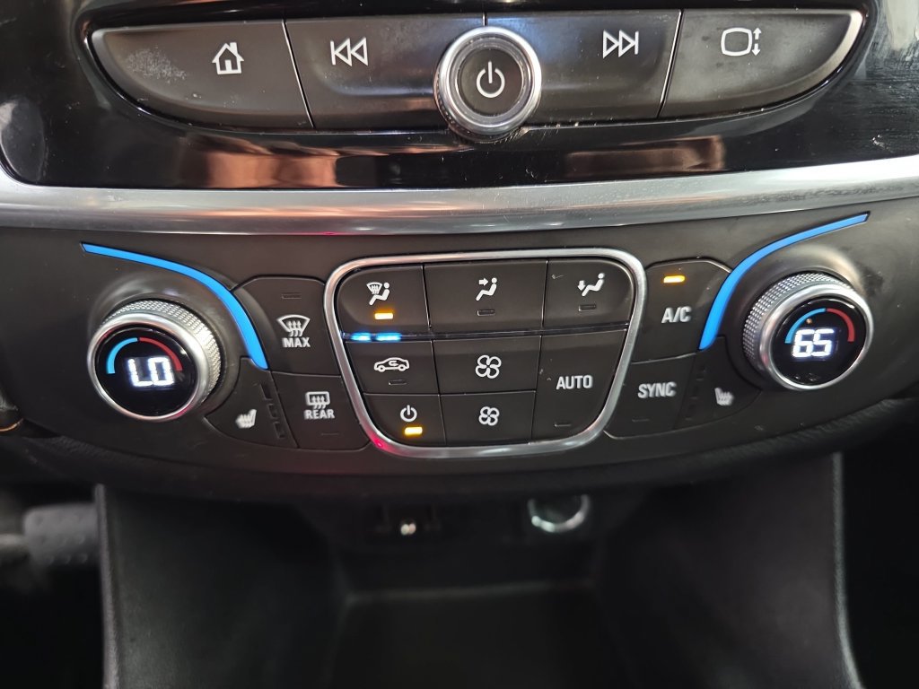 Used 2020 Chevrolet Traverse LT FWD image 22