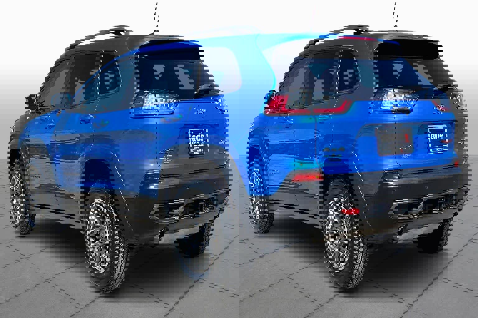 Used 2021 Jeep Cherokee Trailhawk w/ Technology Group image 2