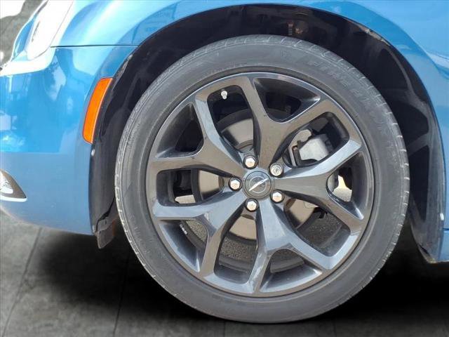 Used 2022 Chrysler 300 Touring w/ Sport Appearance Package image 11