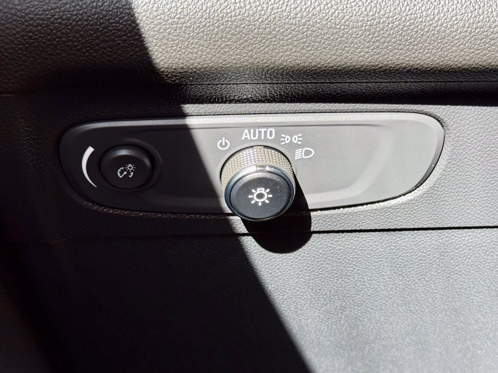 Used 2023 Buick Envision Preferred w/ Sport Touring Package AWD/4WD image 27