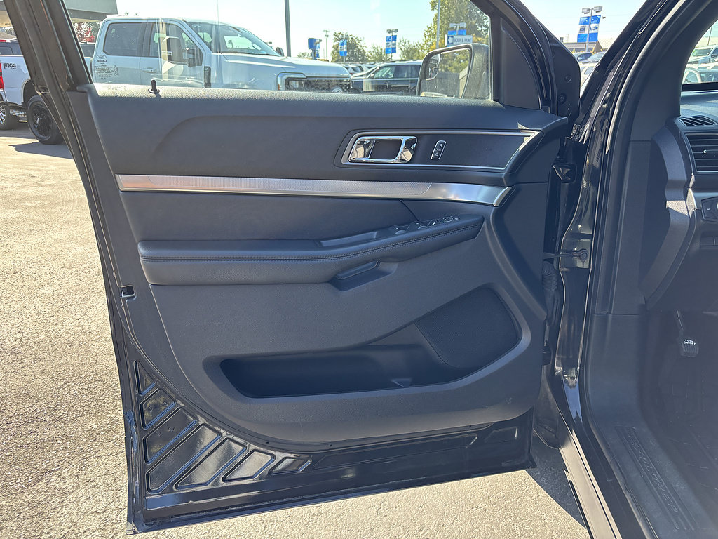 Certified 2019 Ford Explorer XLT w/ Class III Trailer Tow Package AWD/4WD image 13