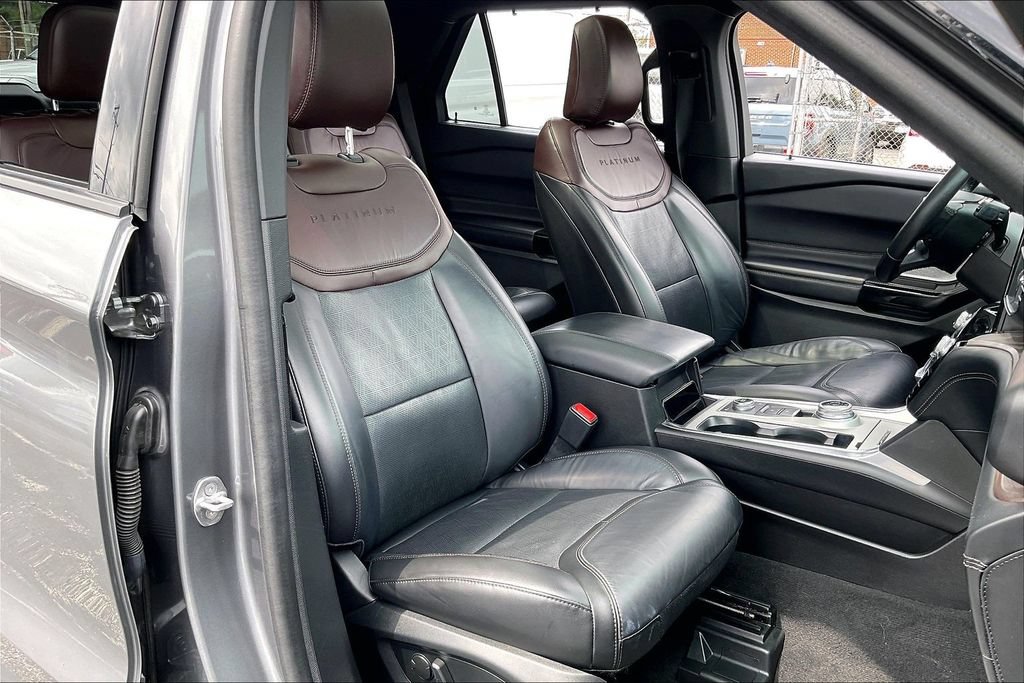 Certified 2022 Ford Explorer Platinum w/ Equipment Group 601A AWD/4WD image 6