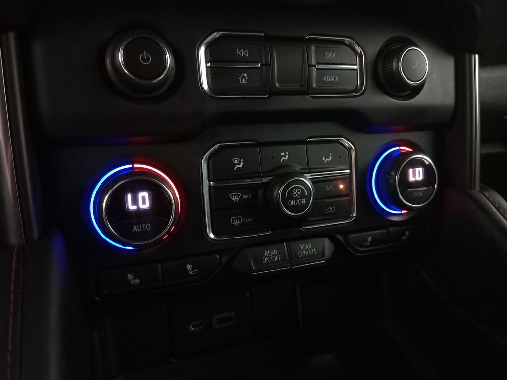 Used 2021 Chevrolet Suburban RST AWD/4WD image 20