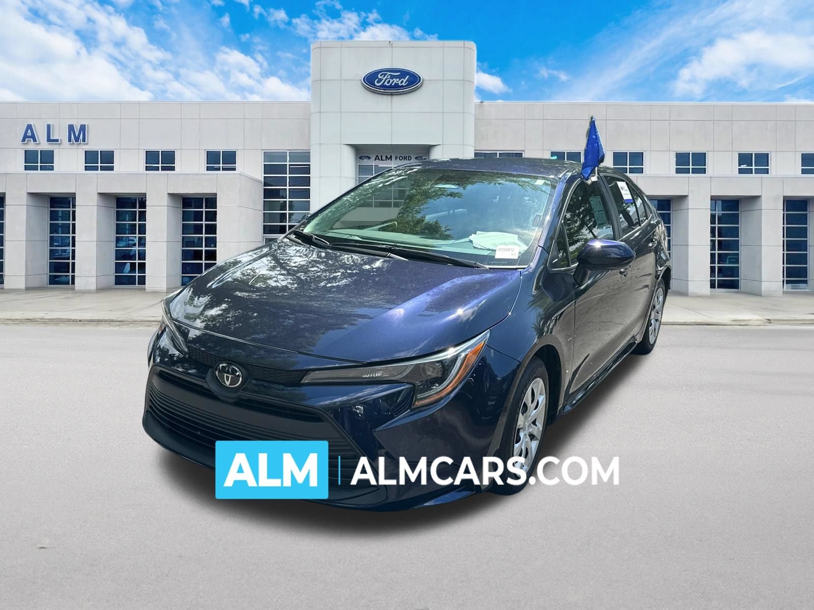 Used 2024 Toyota Corolla LE FWD image 1