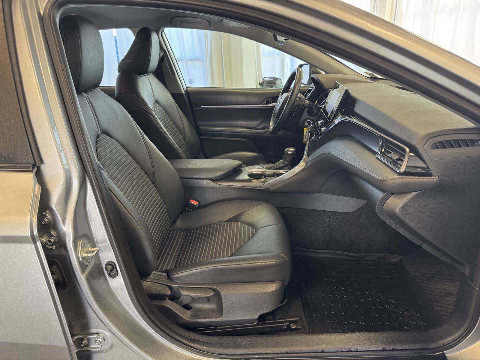 Used 2022 Toyota Camry SE image 22