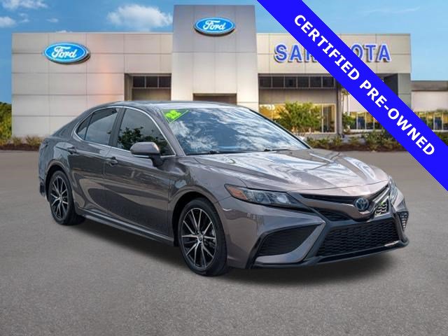 Used 2022 Toyota Camry SE FWD image 1